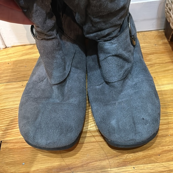 Max Collection grey slouchy boot. Size 9. - Picture 4 of 7